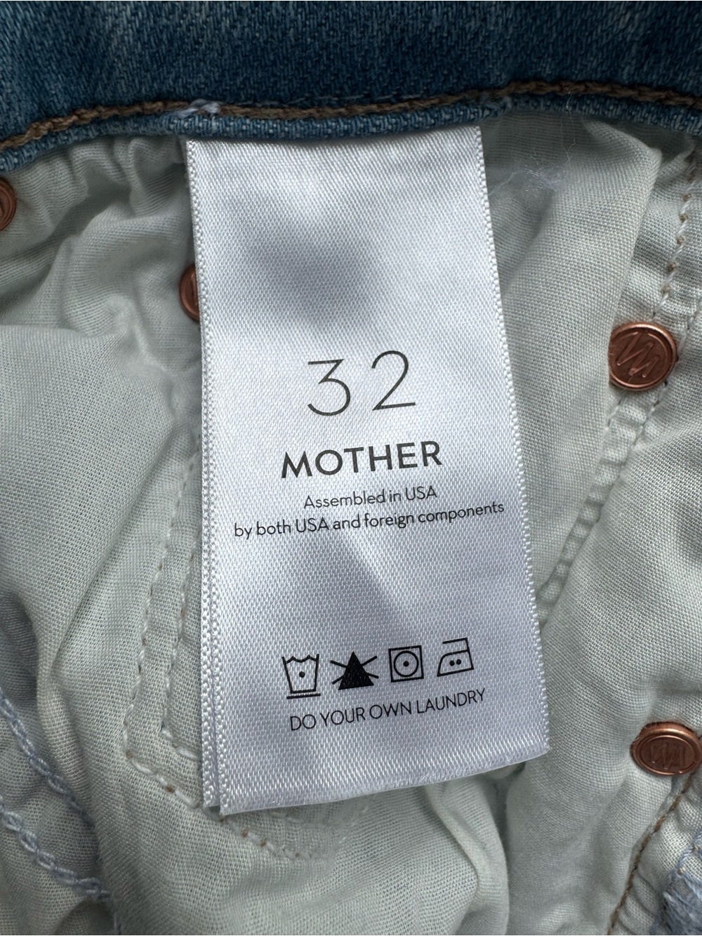 Mother The Weekender Flare Jean Free Hugs Distressed Light Wash Denim - Picture 14 of 15